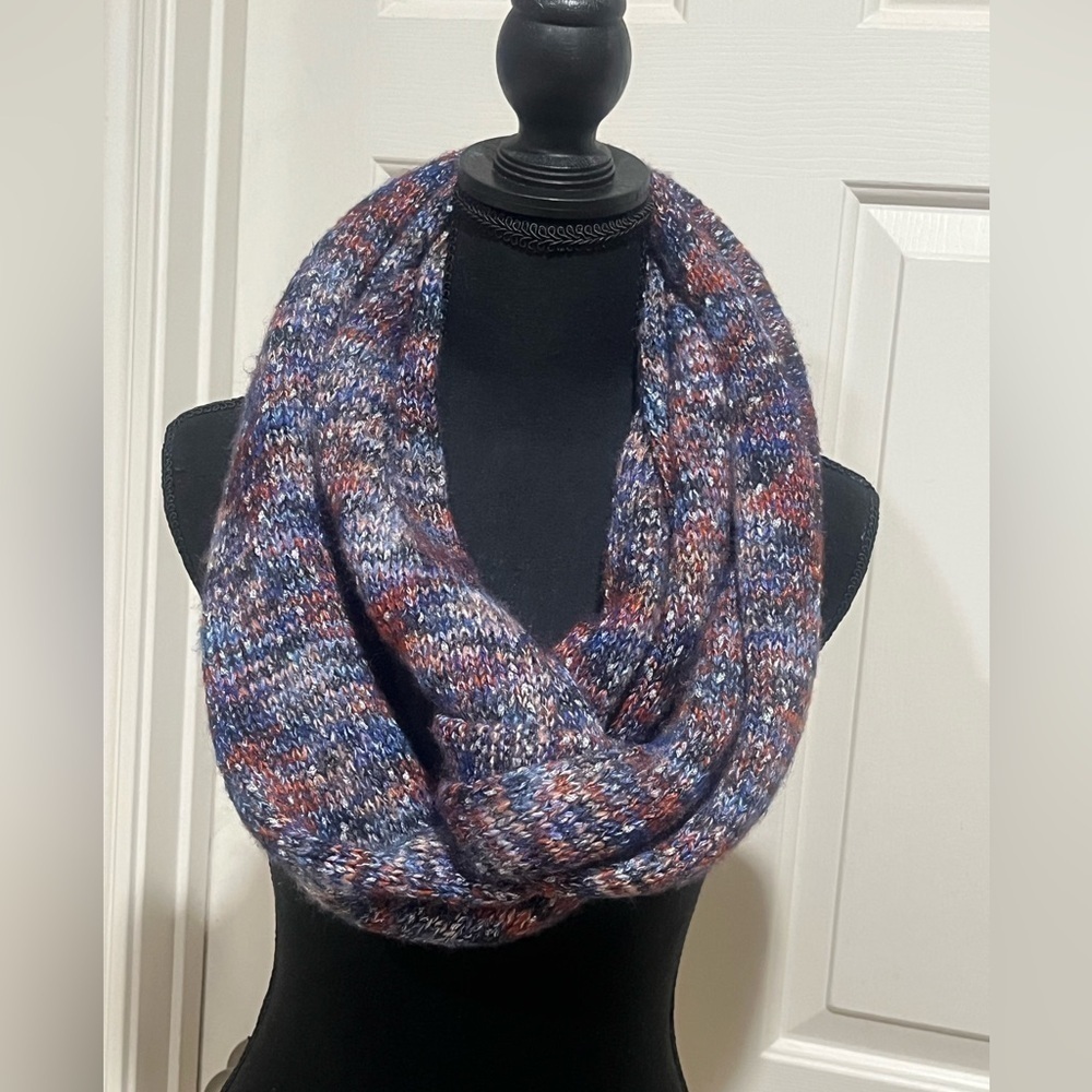 LOFT INFINITY SWEATER KNIT SCARF BLUE PINK CONFETTI METALLIC COLOR.